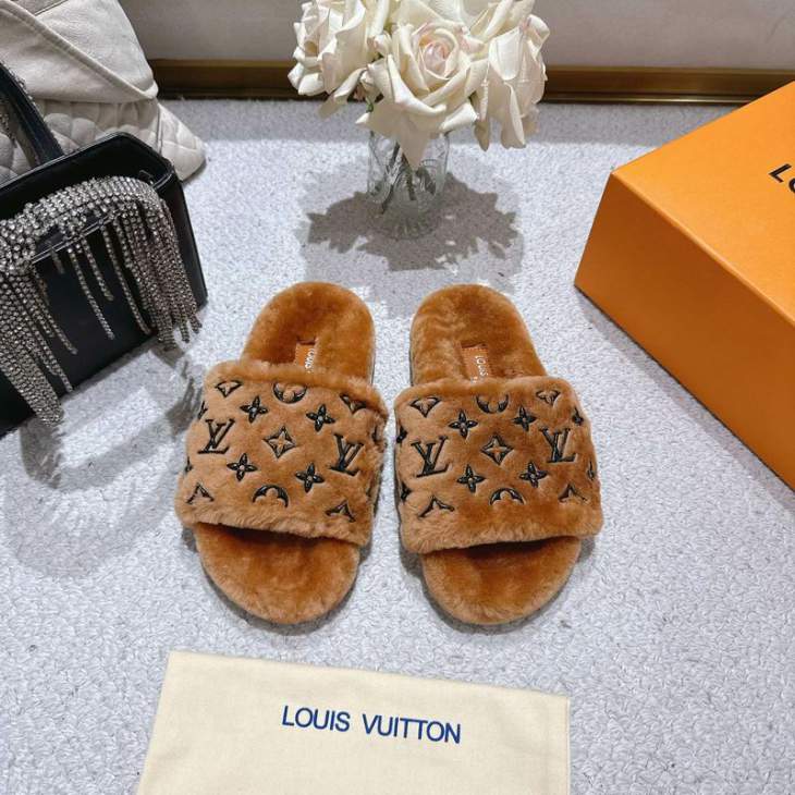Picture of Louis Vuitton Slippers _SKULVsz35-40mnh0708545